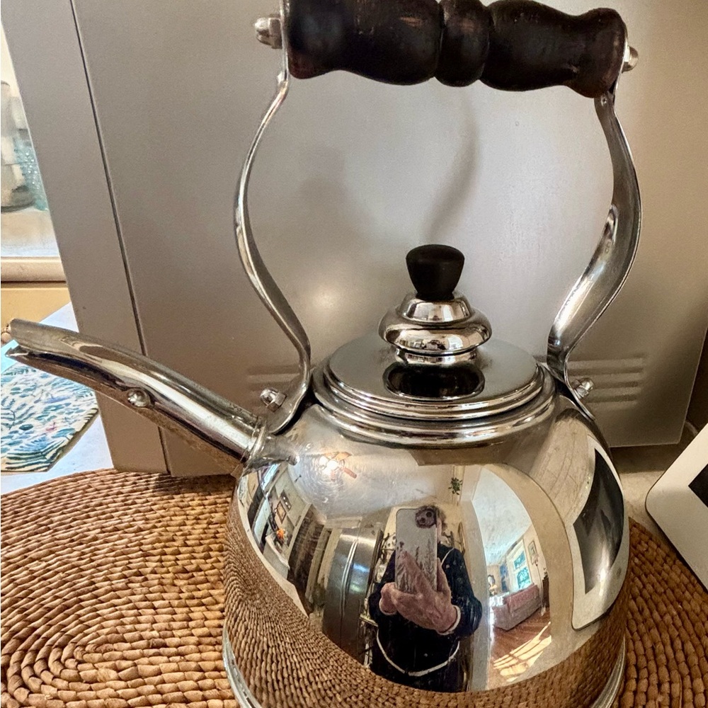 Authentic SIMPLEX whistling kettle. Made in England